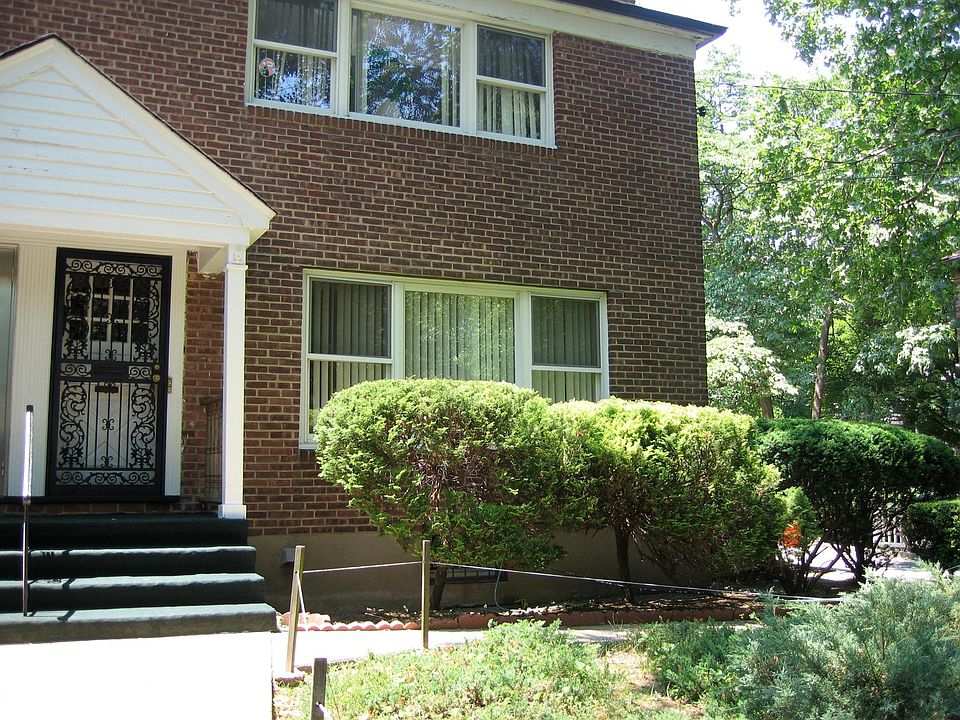 HOUSE Entrance
