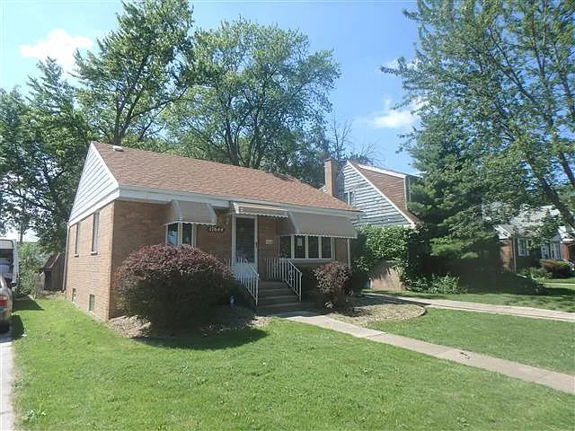 17644 Burnham Ave photo 1