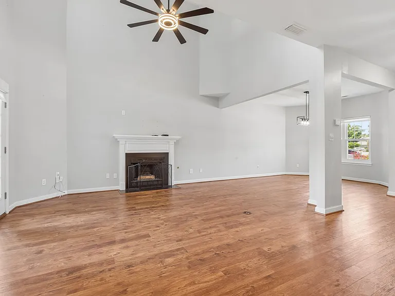 812 E Willow Point Pl — Photo 13