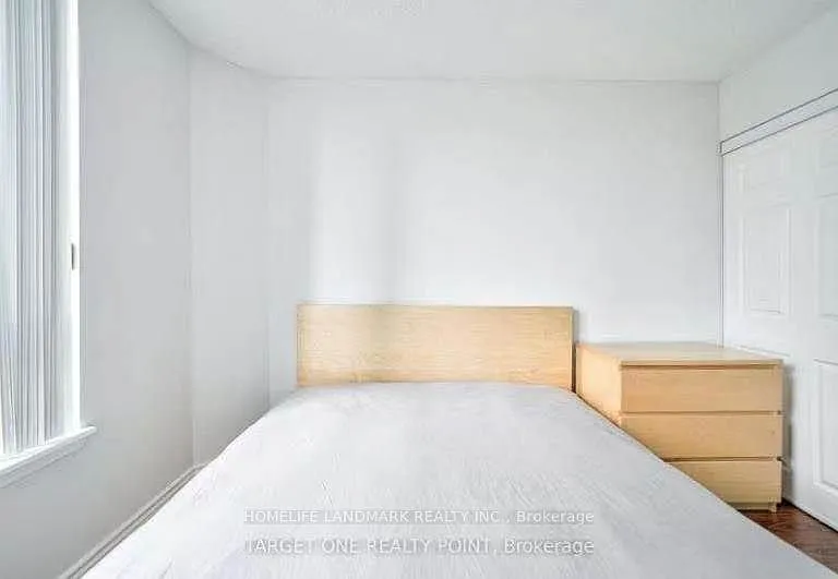 35 Empress Ave — Photo 1