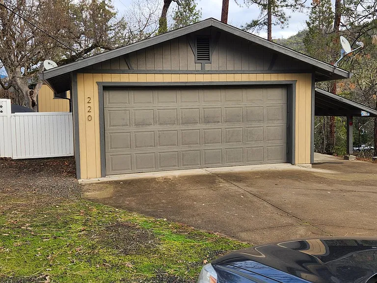 220 Crescent Dr — Photo 10