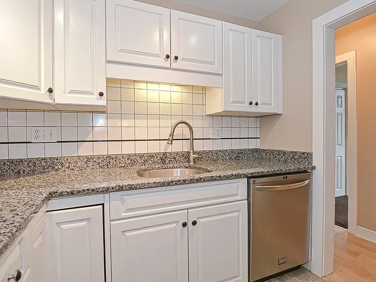 14 Sanford St #29 — Photo 14