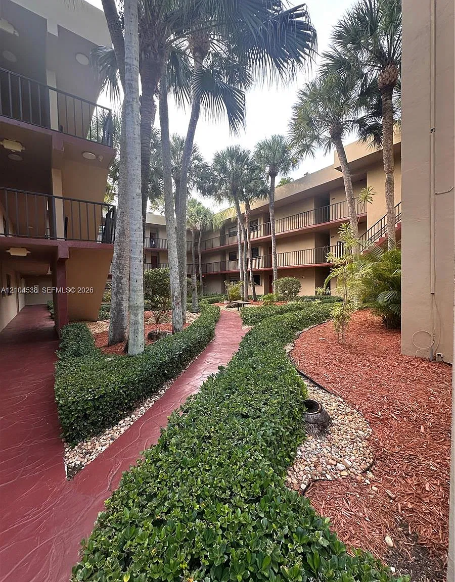 Gardens Of Kendall So Con — Photo 1