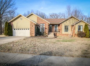 1069 W Woodbine St, Springfield, MO 65803