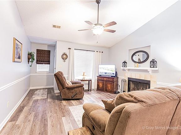 3rd image of 2019 Shields Rd #8