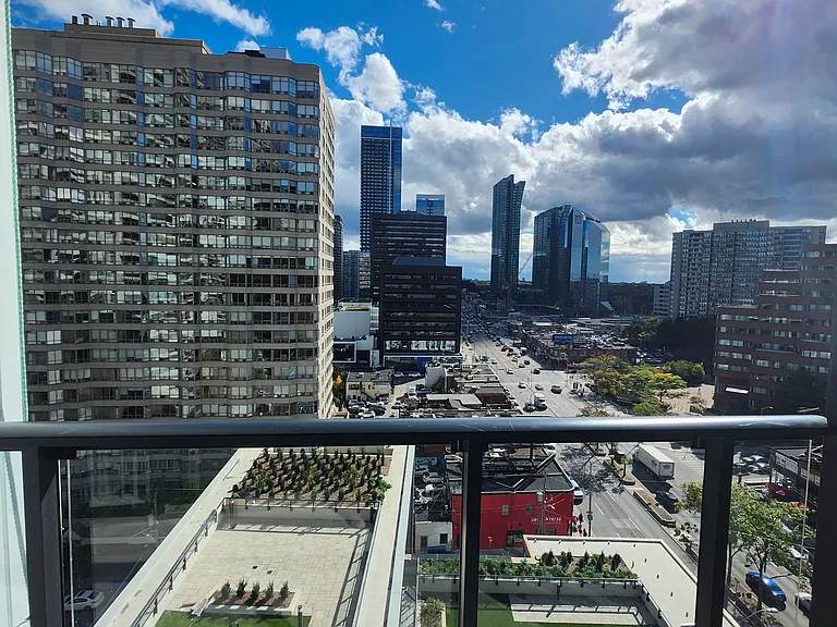 4955 Yonge St #1007 — Photo 7