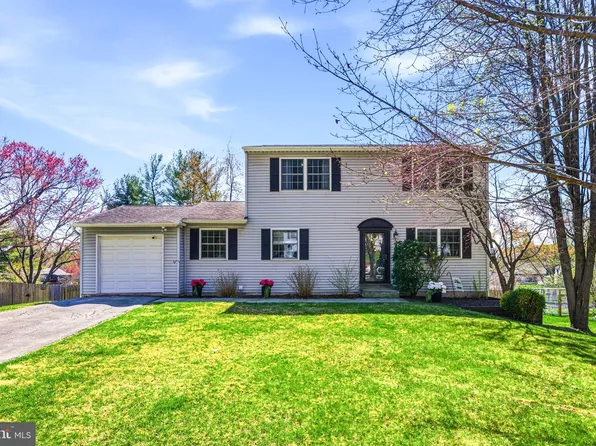 22 Hillcrest Dr, Downingtown, PA 19335