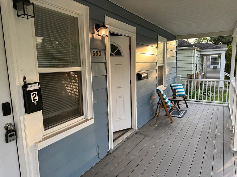 690 E Marshall St — Photo 10