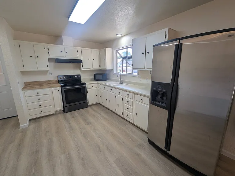 139 E Springdale Dr — Photo 10