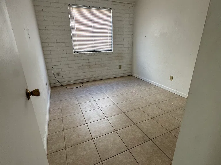 569 Campbell St #D — Photo 9