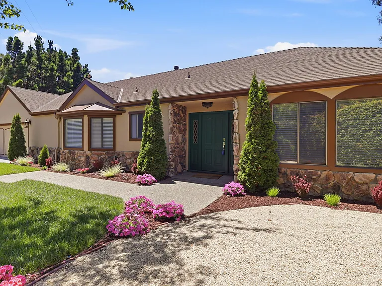 3 Kennedy Pl — Photo 2