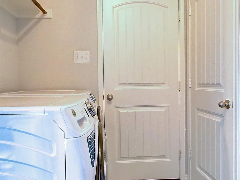 1409 Ellis Ln — Photo 25