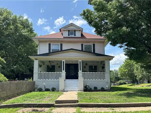 309 College St, Paola, KS 66071