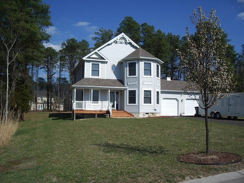 Front, Macadem Driveway, 1 acre property