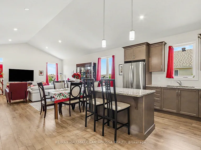656 Bracewell St — Photo 15