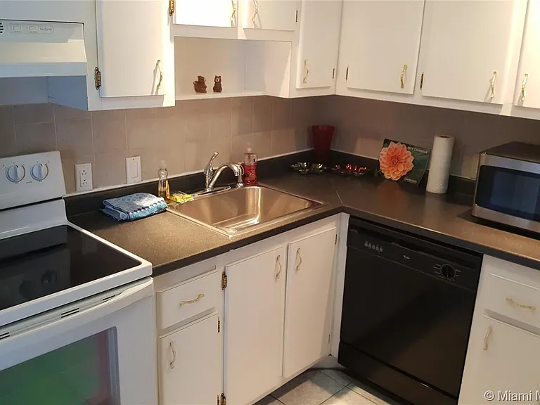 3401 N Country Club Dr #421 — Photo 28