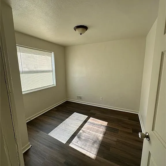 102 E Norman Ave — Photo 4