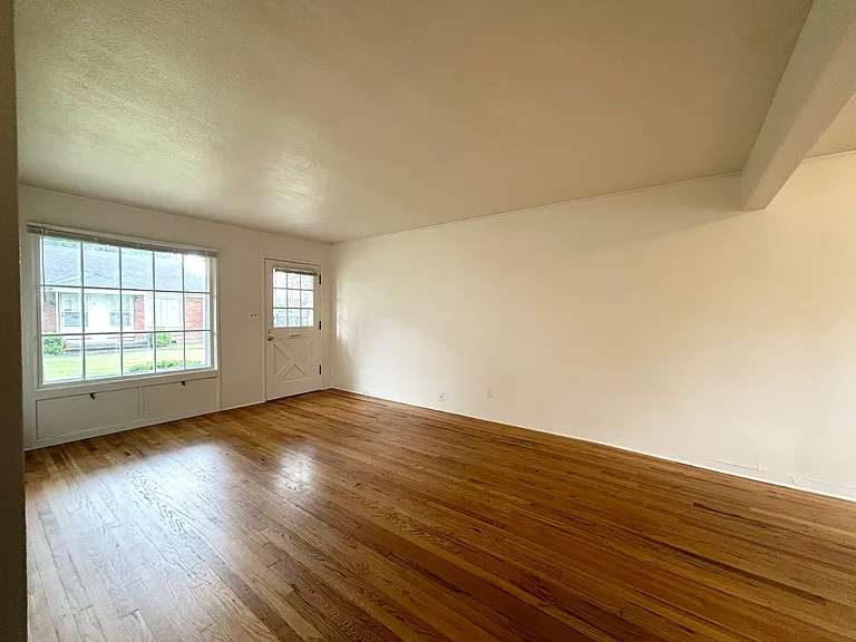 Britney Forest Apartments — Photo 12
