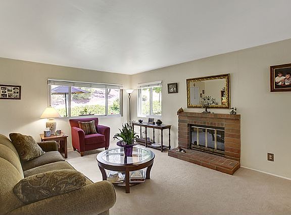 5th image of 2225 Farrington Dr