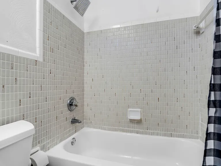 421 NE 1st St #204 — Photo 21