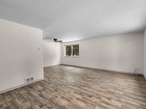 4th image of 16053 Snowberry Ln