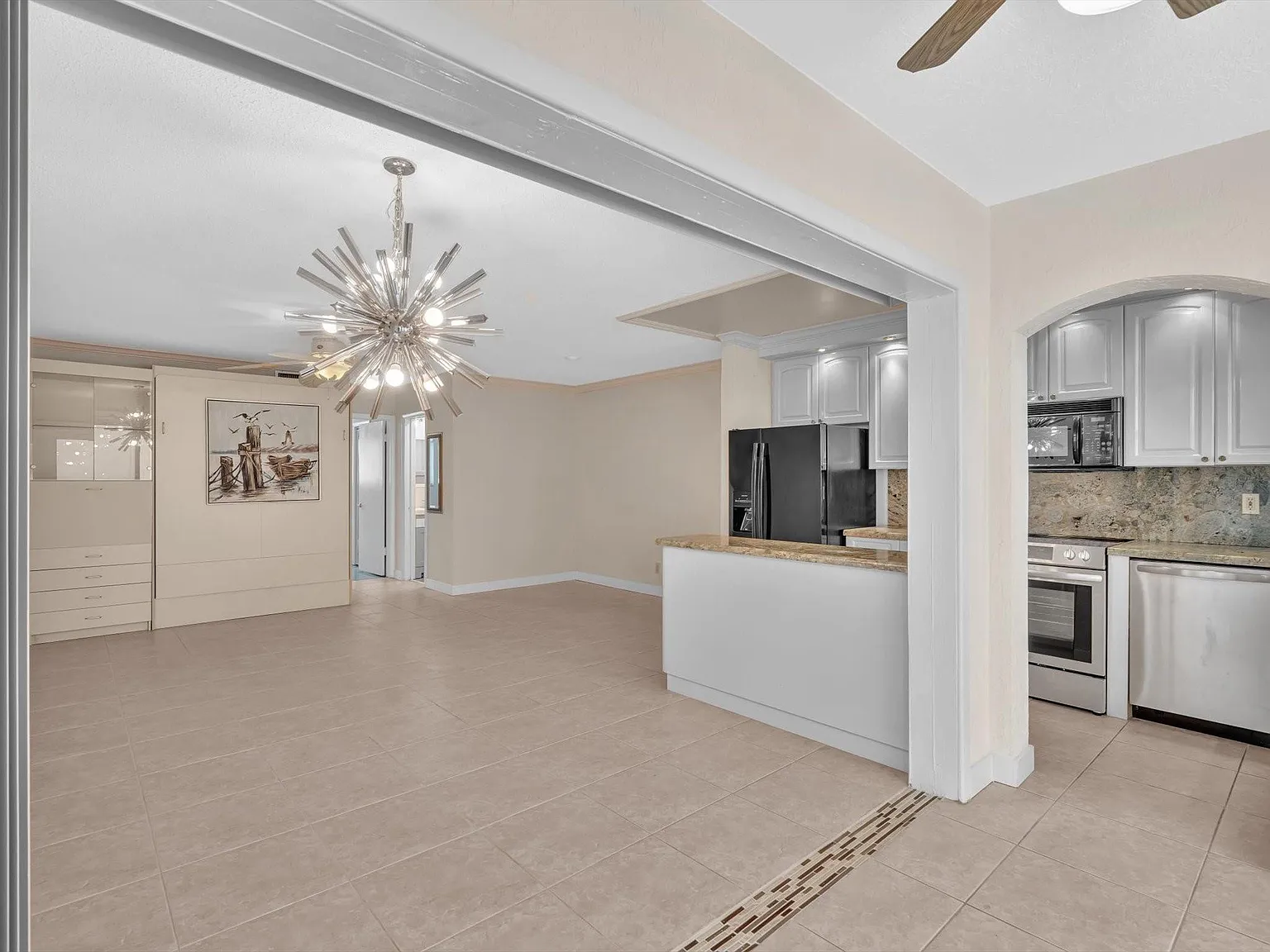 1 bed, 1.0 bath, 855 sqft, $2,200 — Photo 1