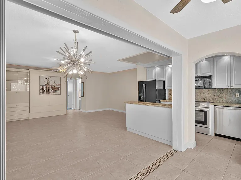 2000 Diana Dr — Photo 1