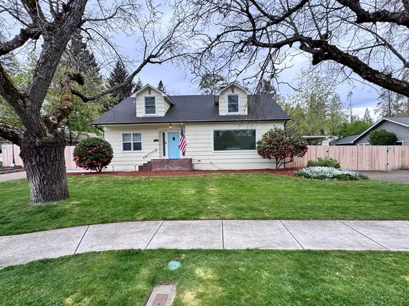 736 NW 3rd St, Grants Pass, OR 97526