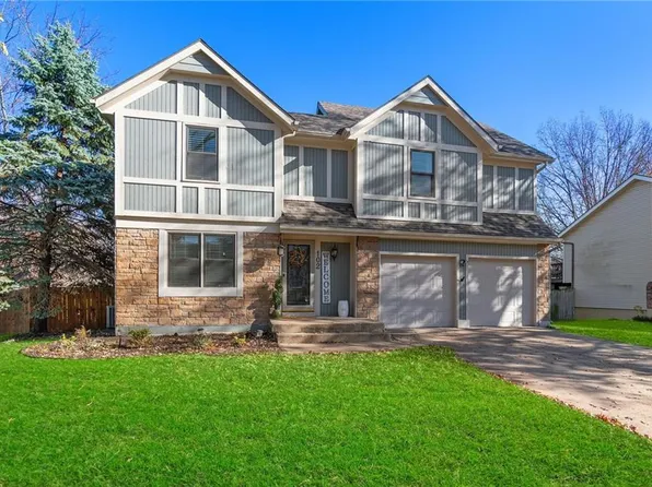 102 S Chambery Dr, Olathe, KS 66061