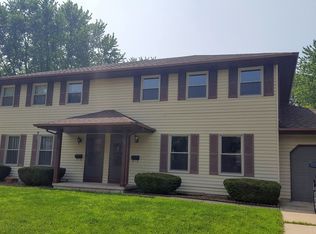 882 N Gladstone Ave, Aurora, IL 60506