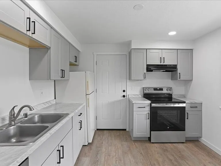724 S Morain St #B — Photo 5