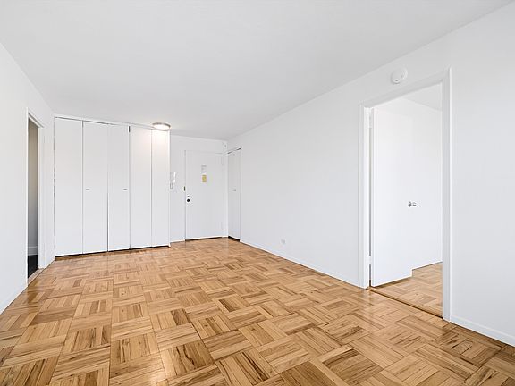 3rd image of 320 E 23rd St APT 17P