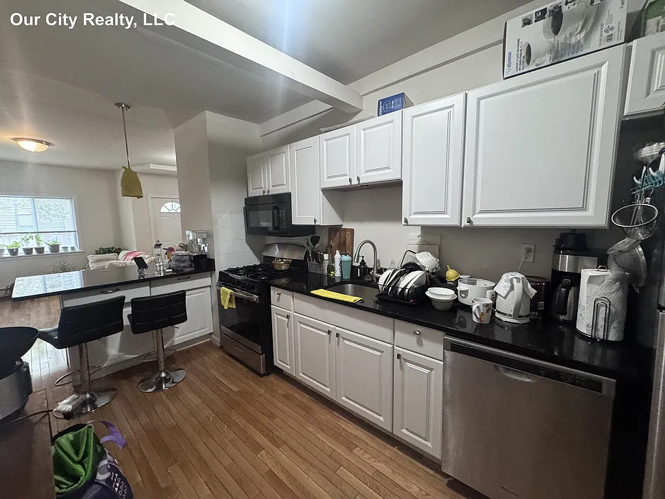 131 Pearl St #1F