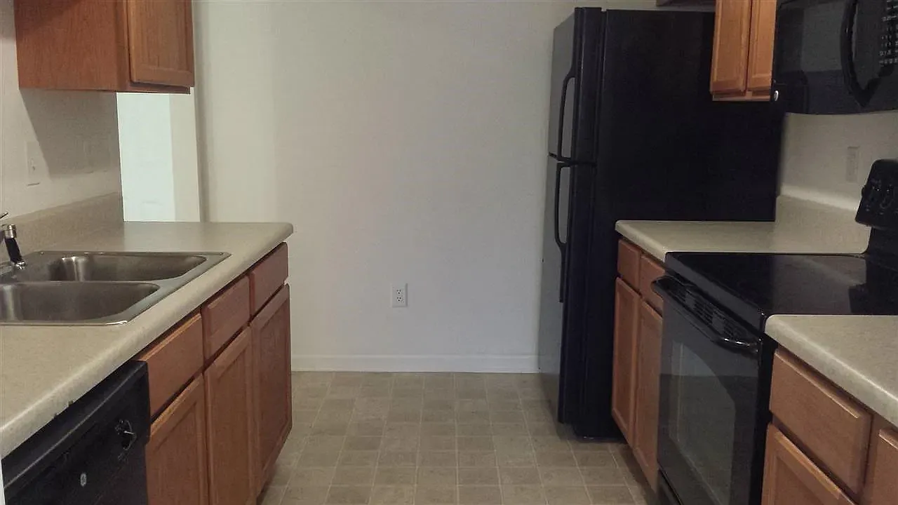 3 bed, 2.5 bath, 1312 sqft, $1,500 — Photo 3