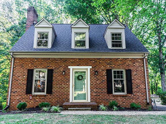 3rd image of 107 College Park Dr