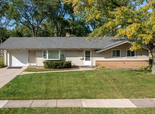 1600 Winchester Ln, Schaumburg, IL 60193