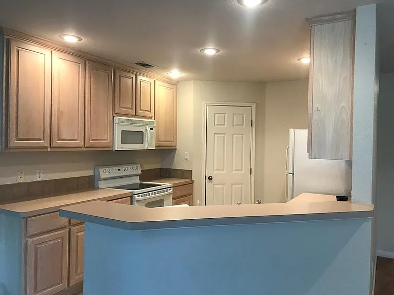 3111 Macarthur Ave — Photo 6