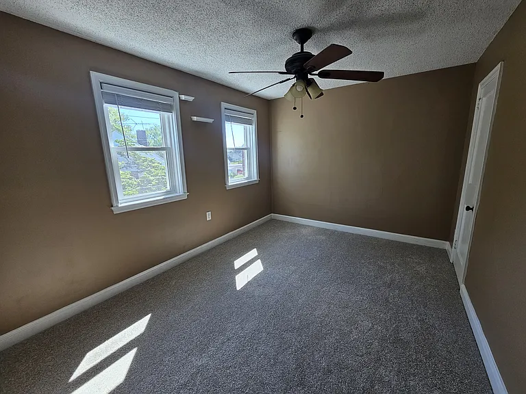 298 Diamond St — Photo 12