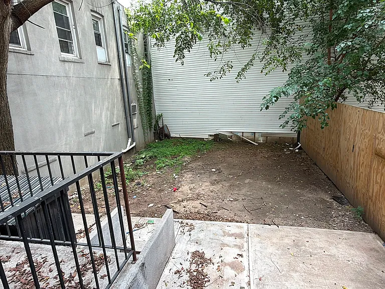 2288 Beaumont Ave #1 — Photo 6