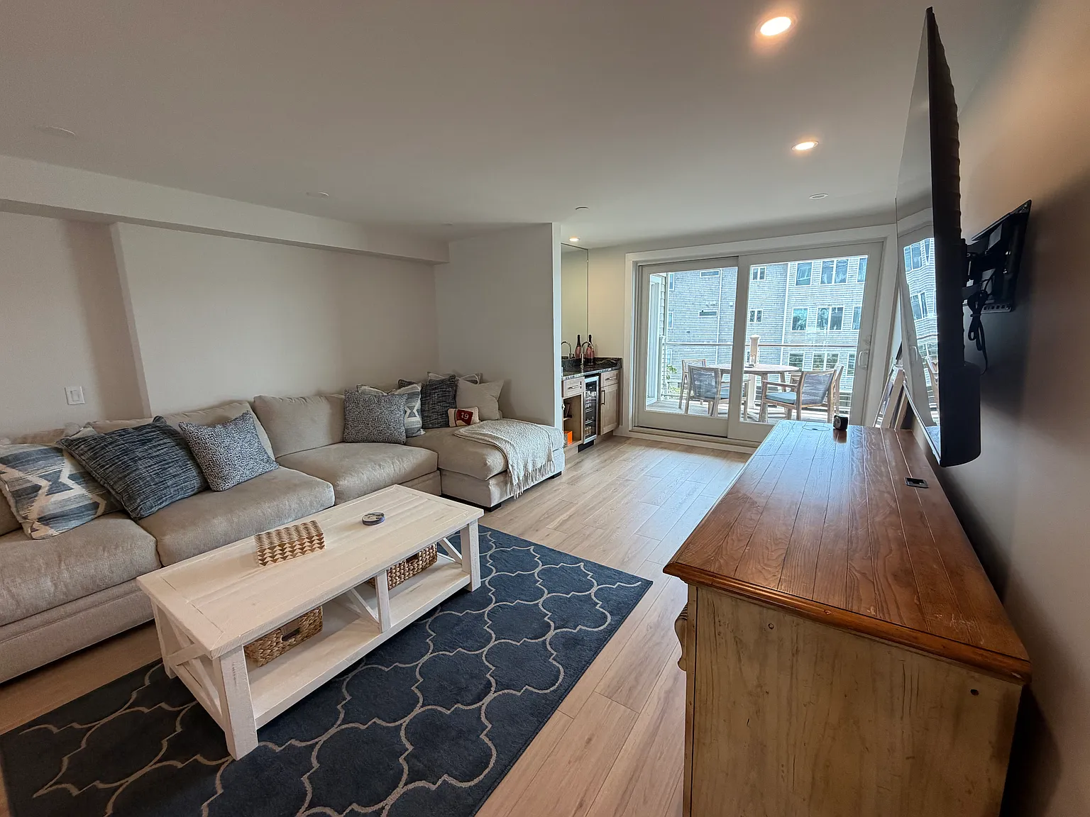 2 bed, 1256 sqft, $3,200 — Photo 4
