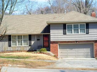 10811 Oak St, Kansas City, MO 64114