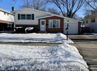 621 N Forest Ave, Mount Prospect, IL 60056