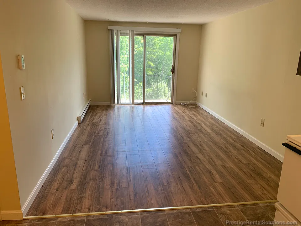 40 Dinan Dr #23