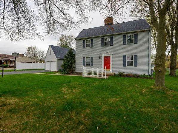 2285 Diamond St NE, Canton, OH 44721