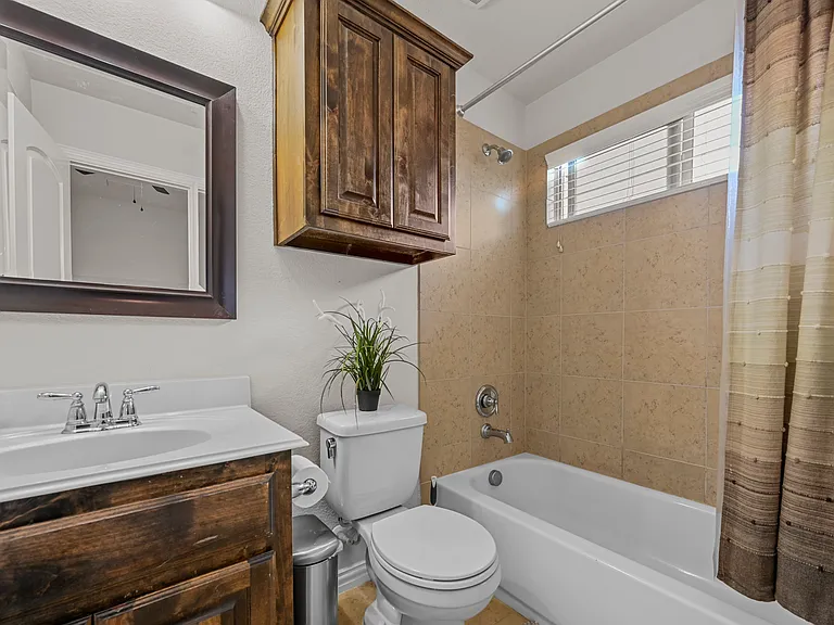 622 Newchester Dr — Photo 32