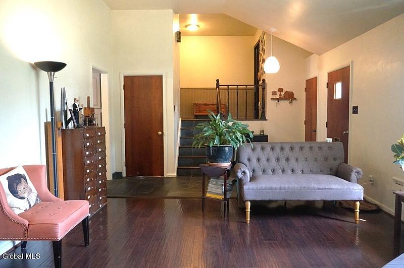 5th image of 1145 Godfrey Lane