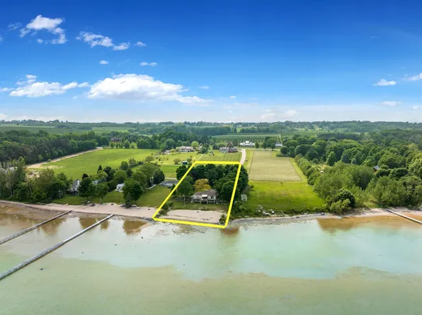 4455 Happy Hour Ln, Traverse City, MI 49686