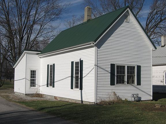 3rd image of 914 W 1st St