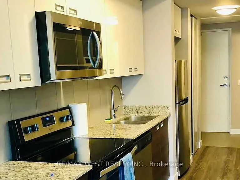 308 Lester St #405 — Photo 3