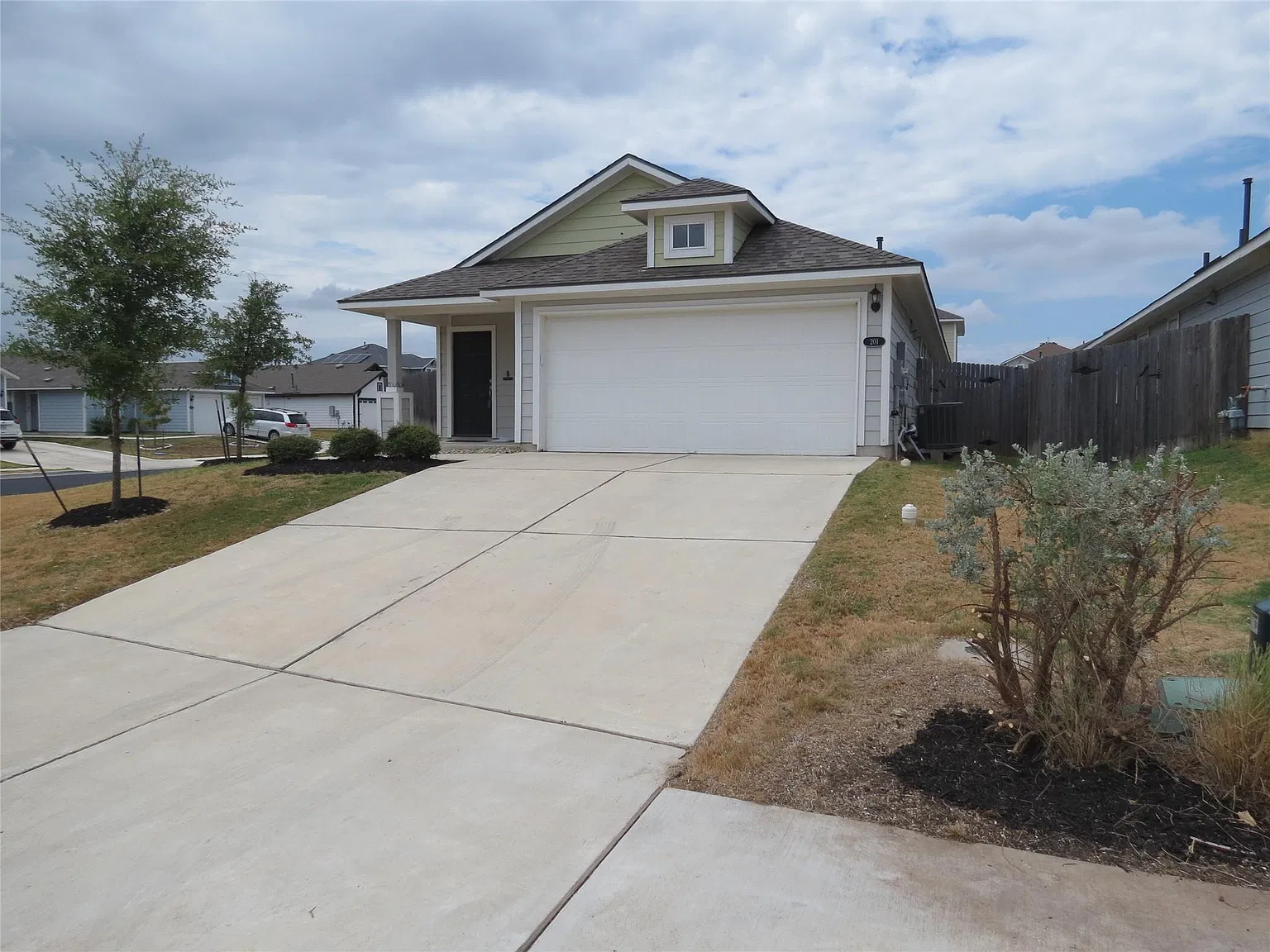 3 bed, 2.0 bath, 1533 sqft, $1,800 — Photo 4